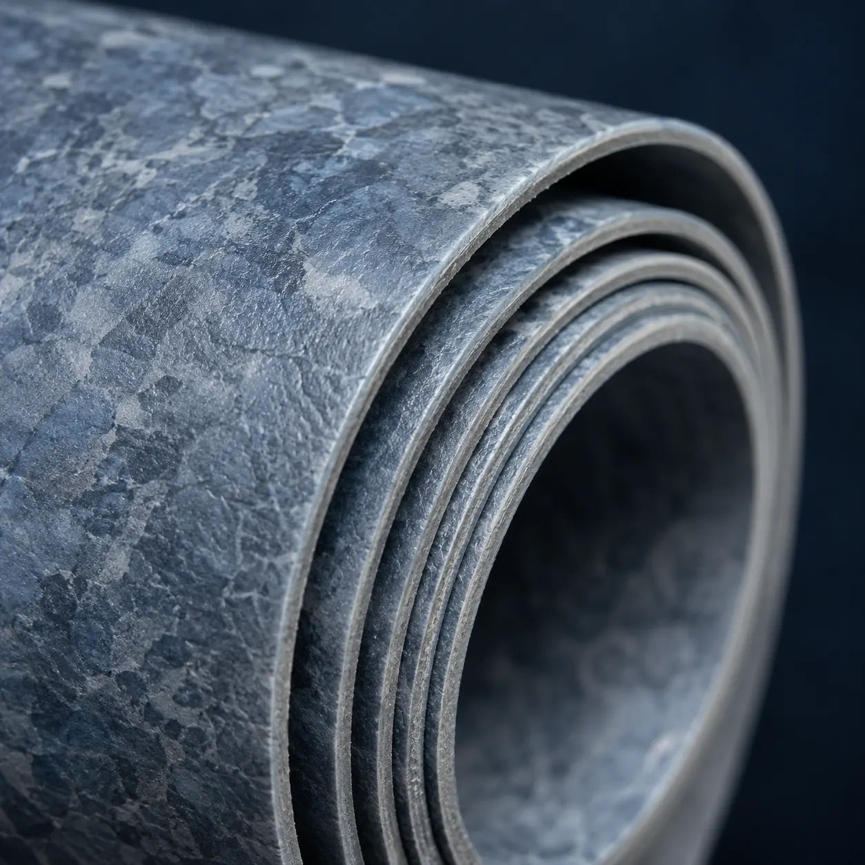 Close-up of a homogeneous PVC flooring roll edge with a grey-blue marbled surface — AI concept image
